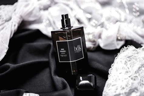 gris charnel perfume review.